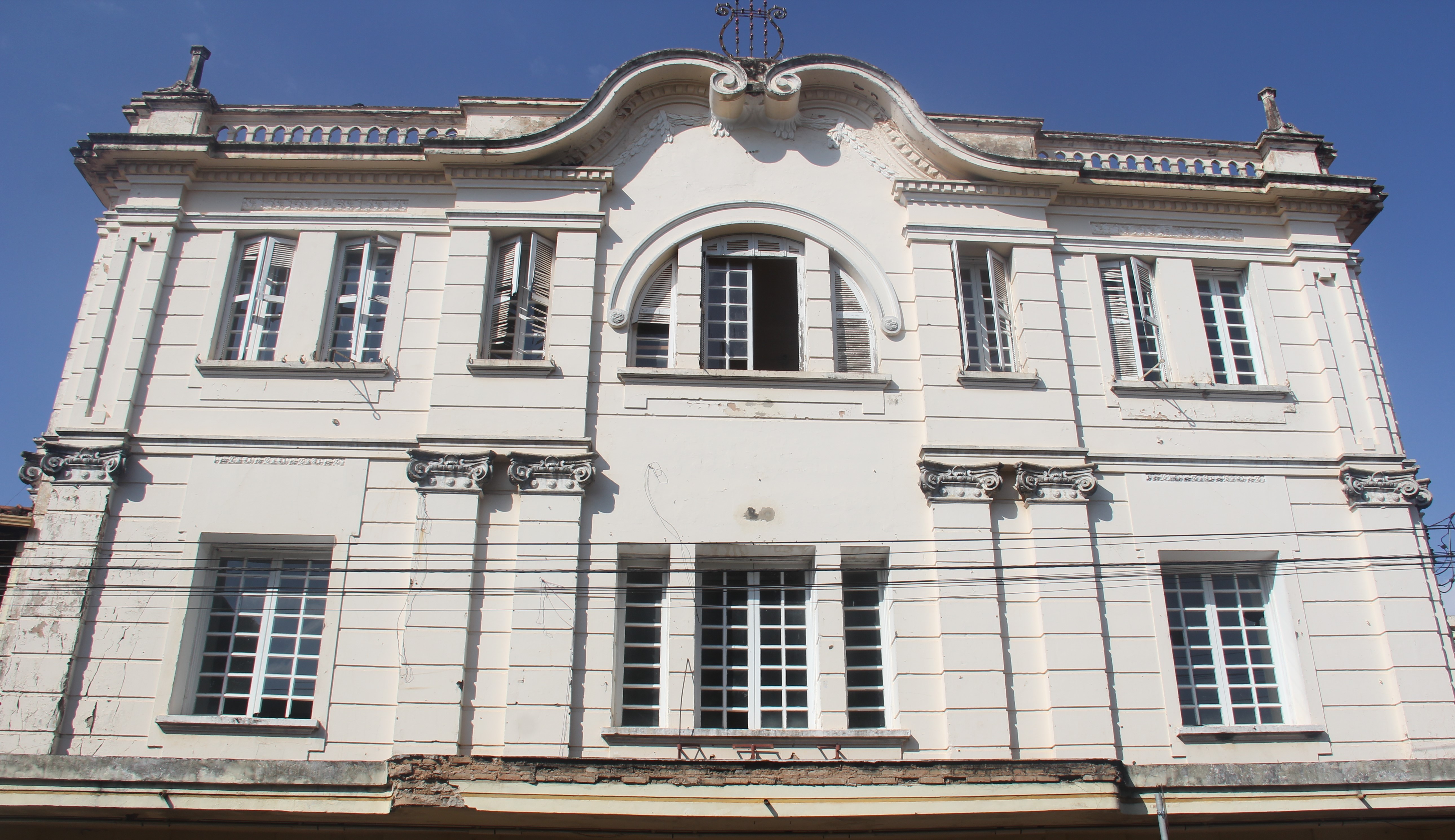 Obra na Casa de Cultura estaria paralisada